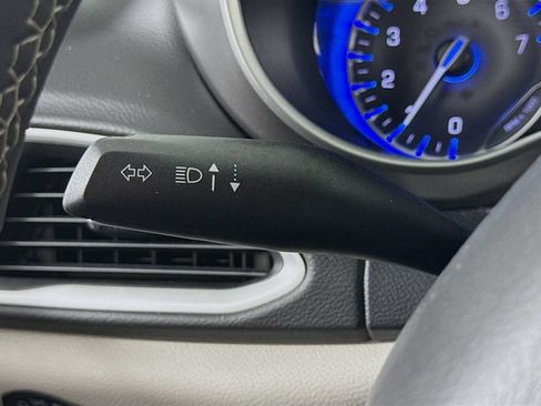 Used 2024 Chrysler Pacifica Touring-L FWD image 15