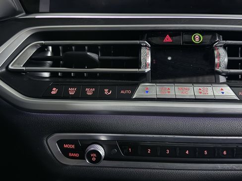 Used 2021 BMW X7 xDrive40i w/ Premium Package 2 image 41