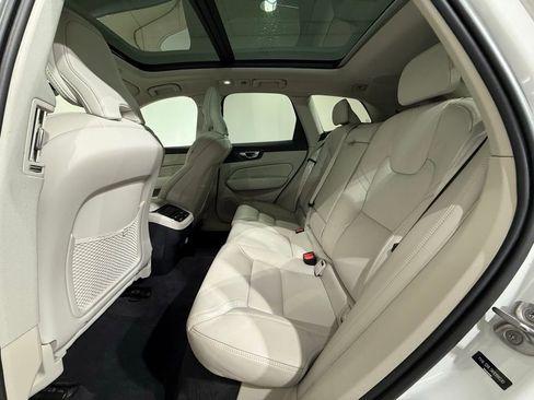 Used 2022 Volvo XC60 B5 Inscription w/ Advanced Package image 20