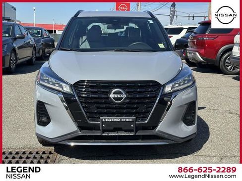 Used 2023 Nissan Kicks SR w/ SR Premium Package FWD image 9