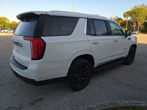Used 2023 GMC Yukon SLT w/ SLT Premium Package image 5