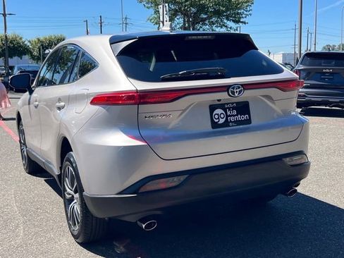 Used 2024 Toyota Venza LE AWD/4WD image 9