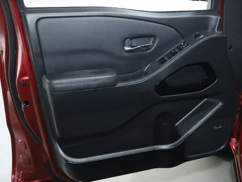 Used 2022 Nissan Frontier PRO-4X w/ Pro-4X Premium Package image 15