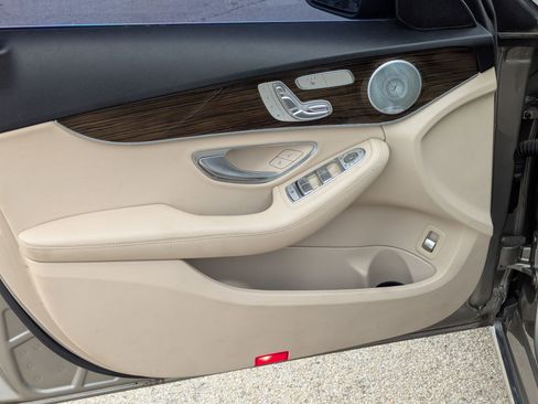 Used 2020 Mercedes-Benz C 300 Sedan image 11