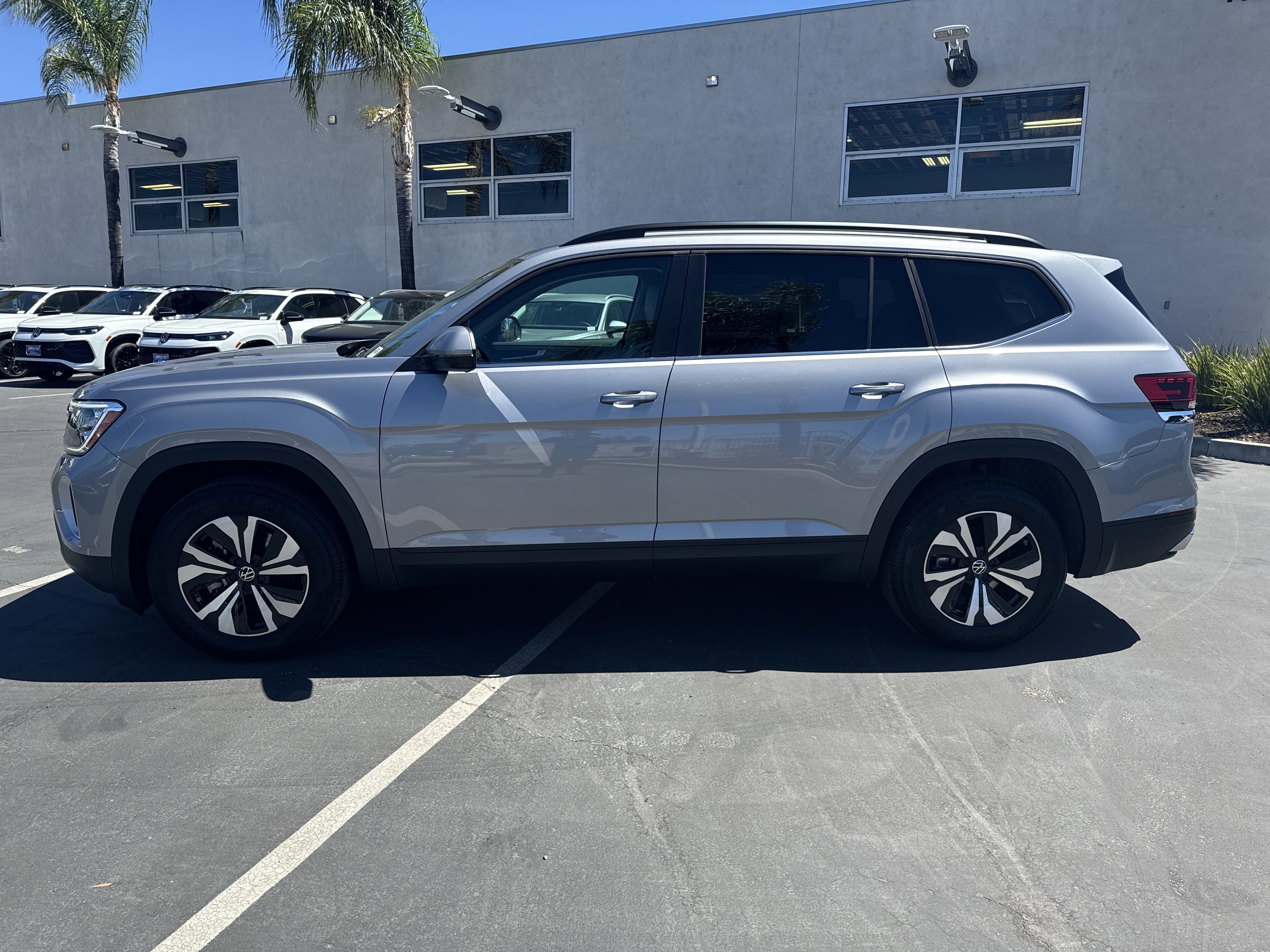 Used 2026 Volkswagen Atlas SE FWD image 6