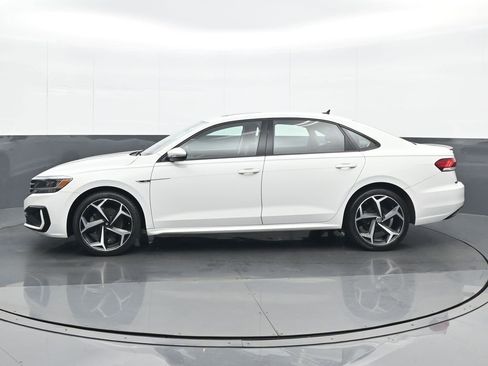 Used 2020 Volkswagen Passat 2.0T R-Line image 3