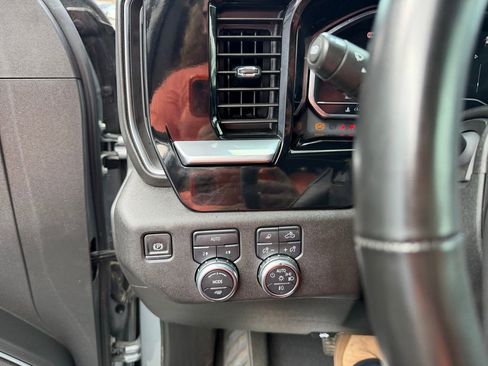 Used 2025 GMC Sierra 1500 SLT AWD/4WD image 15