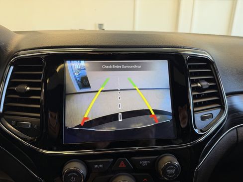 Used 2020 Jeep Grand Cherokee Limited image 27