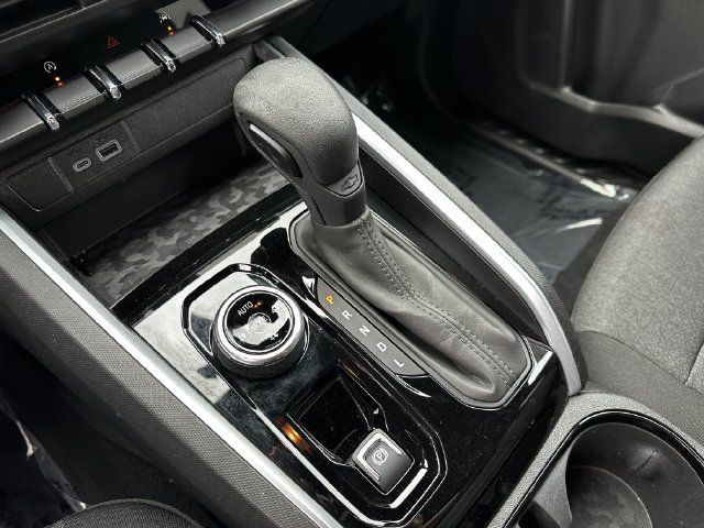 Used 2024 Chevrolet Colorado Trail Boss w/ Technology Package AWD/4WD image 24
