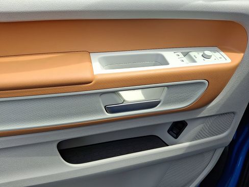 New 2025 Volkswagen ID. Buzz 1st Edition AWD/4WD image 8