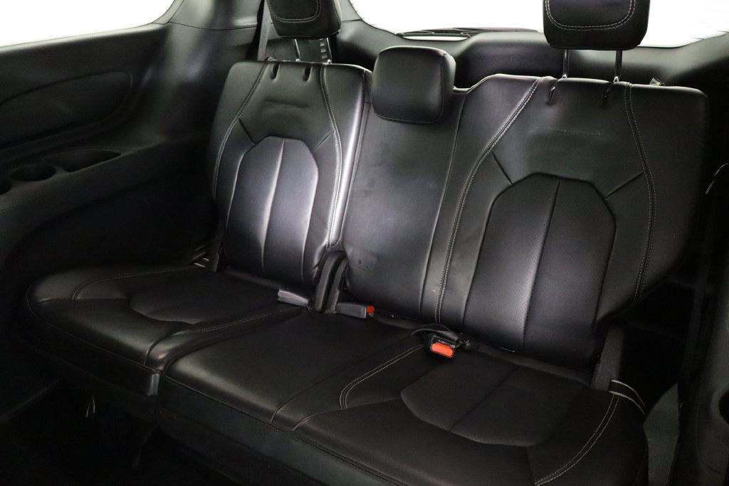 Used 2025 Chrysler Pacifica Select FWD image 17