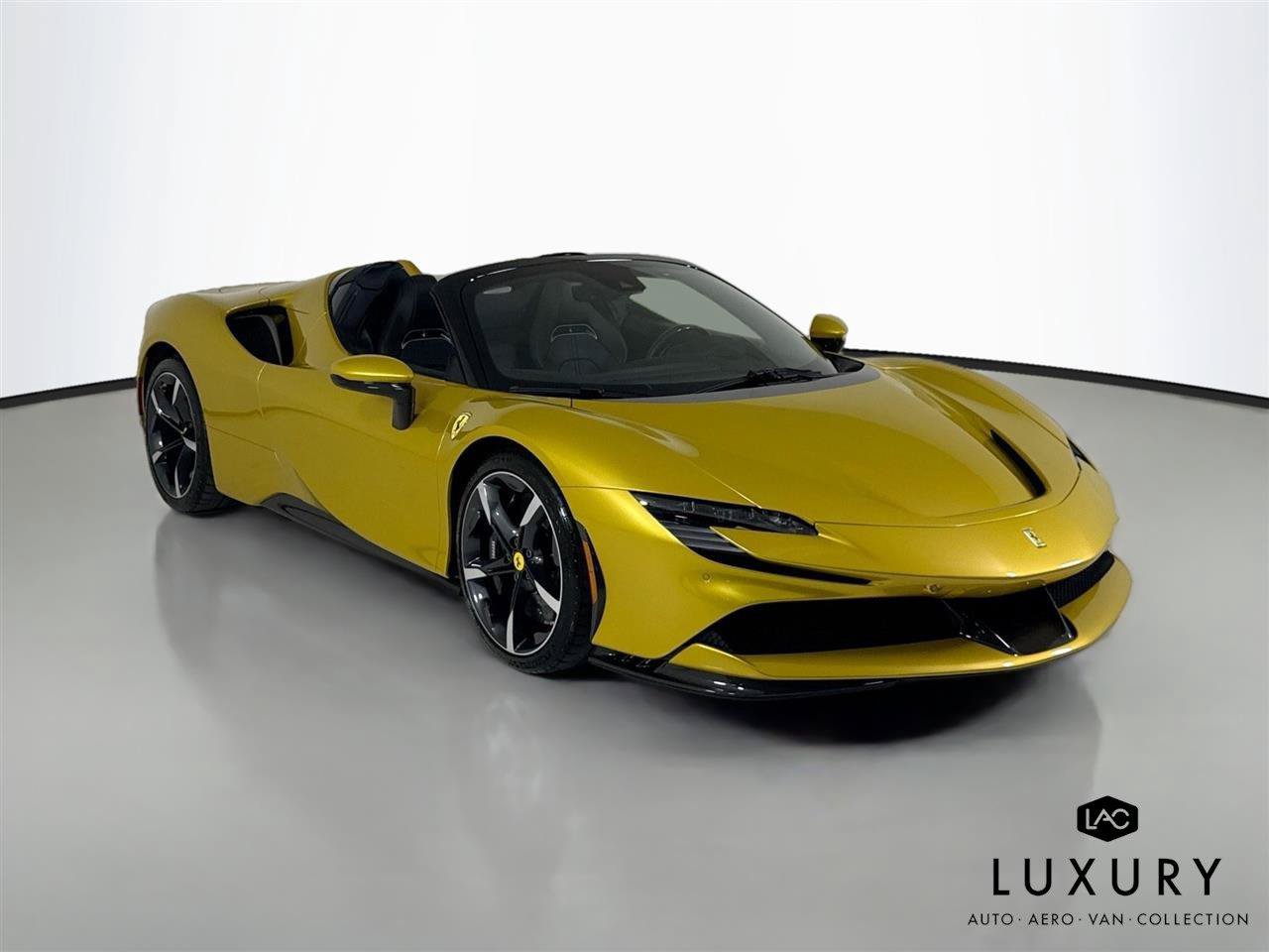 Used 2022 Ferrari SF90 Spider AWD/4WD image 2