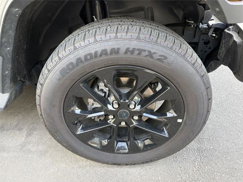 Used 2025 Jeep Wrangler Sahara image 13