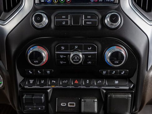 Used 2023 GMC Sierra 3500 SLT w/ SLT Premium Package image 27