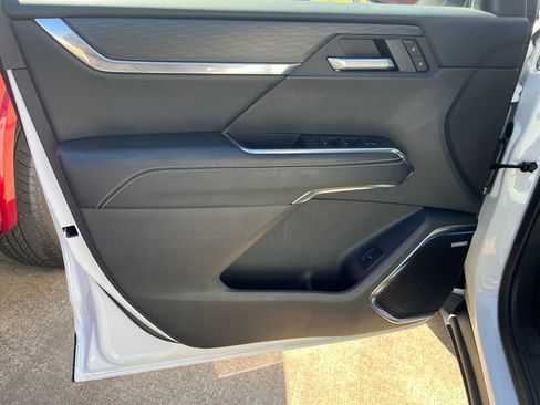 Used 2025 GMC Acadia Elevation image 12