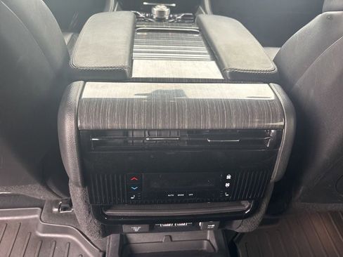 Used 2022 Jeep Wagoneer Series III w/ Flexible Seating Group image 29