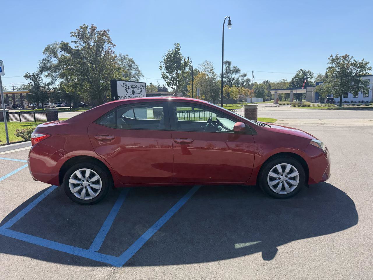 Used 2015 Toyota Corolla LE FWD image 4