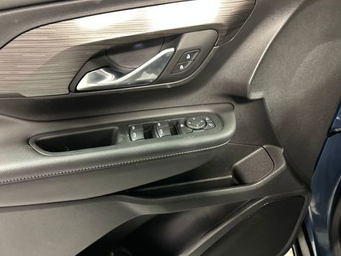 Used 2024 GMC Terrain SLE w/ Driver Convenience Package image 14