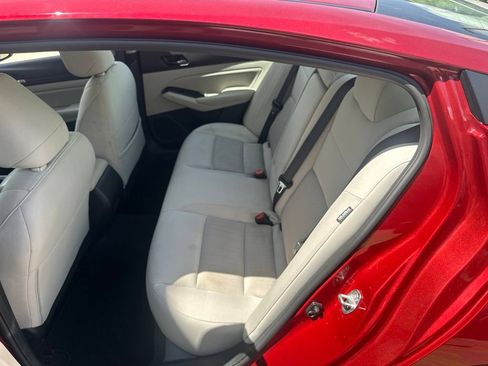 Used 2025 Nissan Altima 2.5 SV FWD image 27