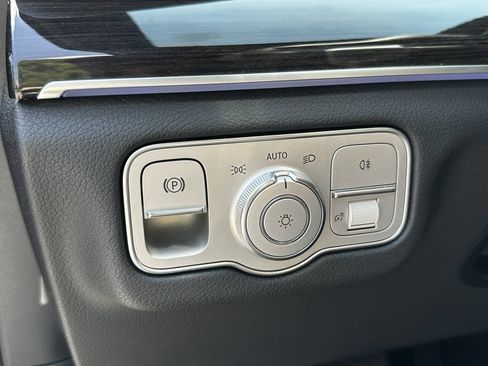 Certified 2025 Mercedes-Benz GLE 450e 4MATIC w/ Driver Assistance Package image 34