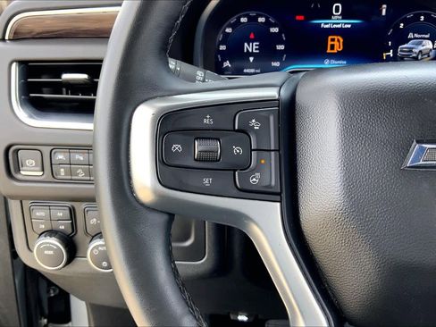 Used 2023 Chevrolet Suburban Z71 w/ Luxury Package image 23