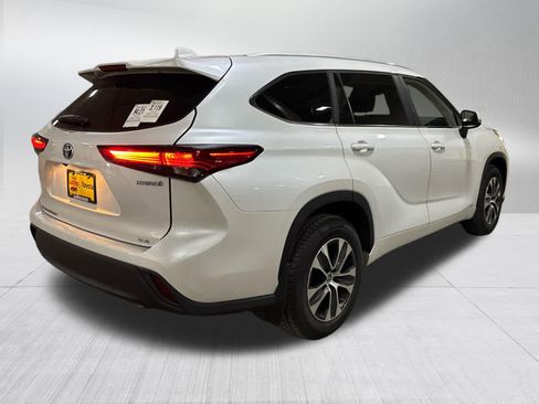 Used 2023 Toyota Highlander XLE AWD/4WD image 6