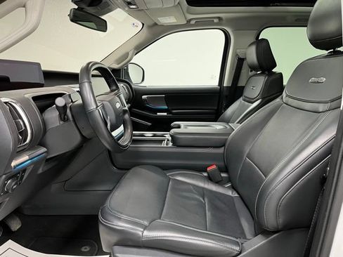 Used 2025 Ford Expedition Max Platinum AWD/4WD image 18