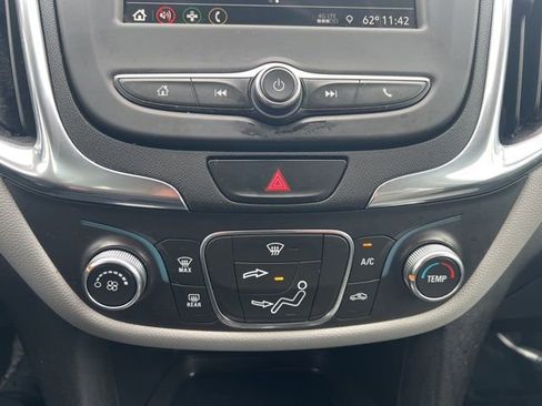 Used 2019 Chevrolet Equinox LS FWD image 12