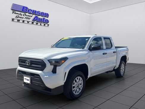 Used 2025 Toyota Tacoma SR AWD/4WD image 1