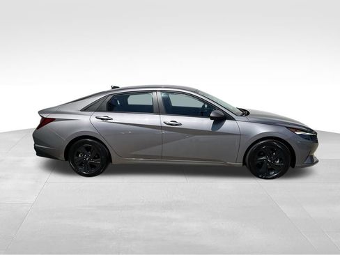 Used 2023 Hyundai Elantra SEL FWD image 4