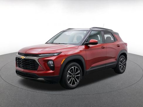 Used 2025 Chevrolet TrailBlazer LT FWD image 3