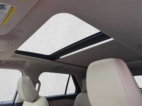 Used 2022 Ford Explorer XLT w/ Equipment Group 202A image 21