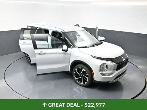 Used 2024 Mitsubishi Outlander SE image 61