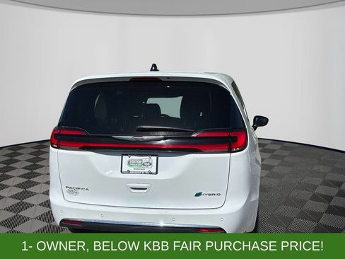 Used 2024 Chrysler Pacifica Limited FWD image 4