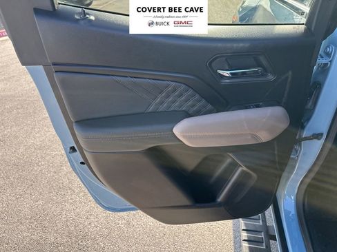 Used 2025 GMC Canyon Denali image 18