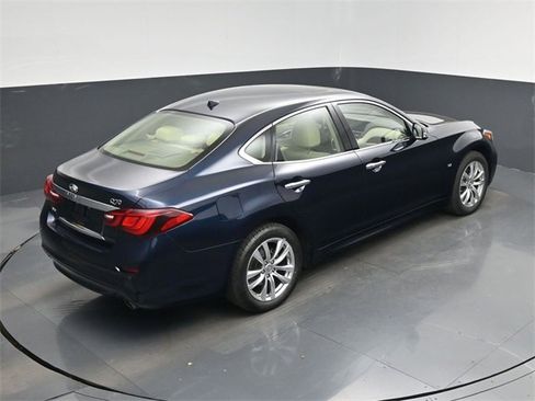 Used 2017 INFINITI Q70 3.7 image 51
