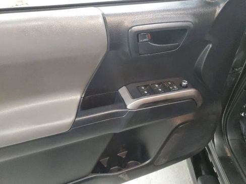 Used 2017 Toyota Tacoma SR5 w/ Tow Package AWD/4WD image 12