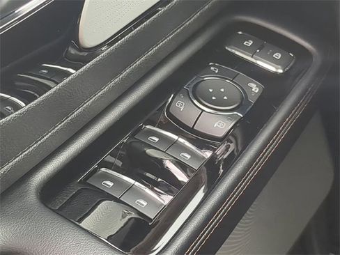 Used 2023 Lincoln Aviator Reserve w/ Equipment Group 201A image 16