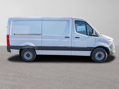 Used 2024 Mercedes-Benz Sprinter 3500 image 2