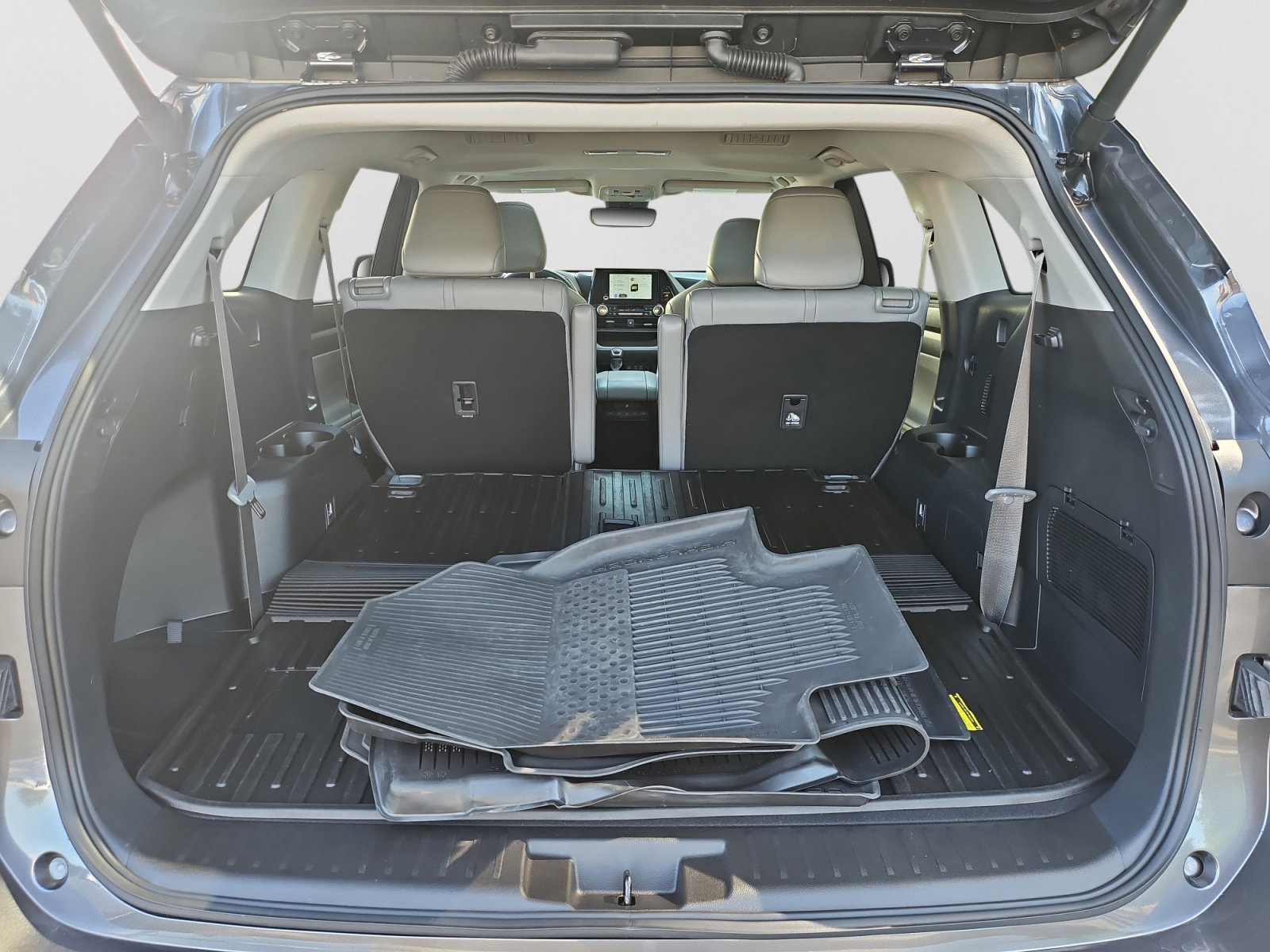 Used 2025 Toyota Highlander XLE FWD image 19