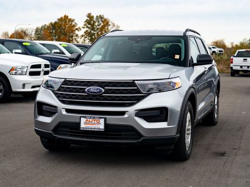 Used 2022 Ford Explorer XLT image 4