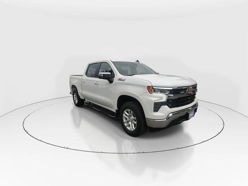 Used 2022 Chevrolet Silverado 1500 LT w/ Z71 Off-Road Package image 2