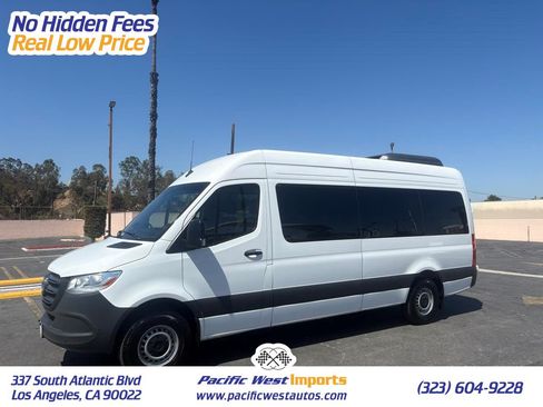 Used 2025 Mercedes-Benz Sprinter 2500 image 1