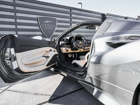 Used 2022 Ferrari F8 Tributo image 41