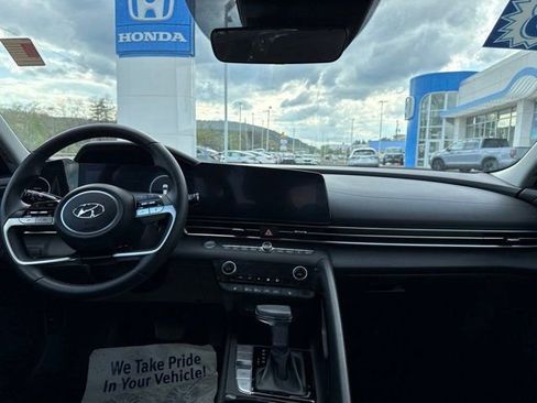 Used 2023 Hyundai Elantra SEL w/ Convenience Package FWD image 7