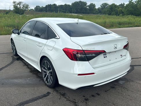 Used 2024 Honda Civic Touring image 3