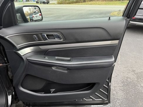 Used 2018 Ford Explorer XLT image 47
