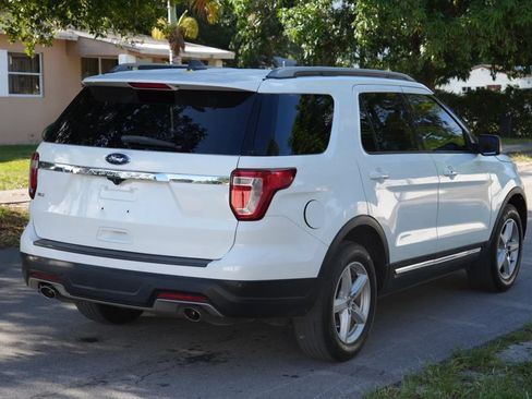 Used 2018 Ford Explorer XLT FWD image 6