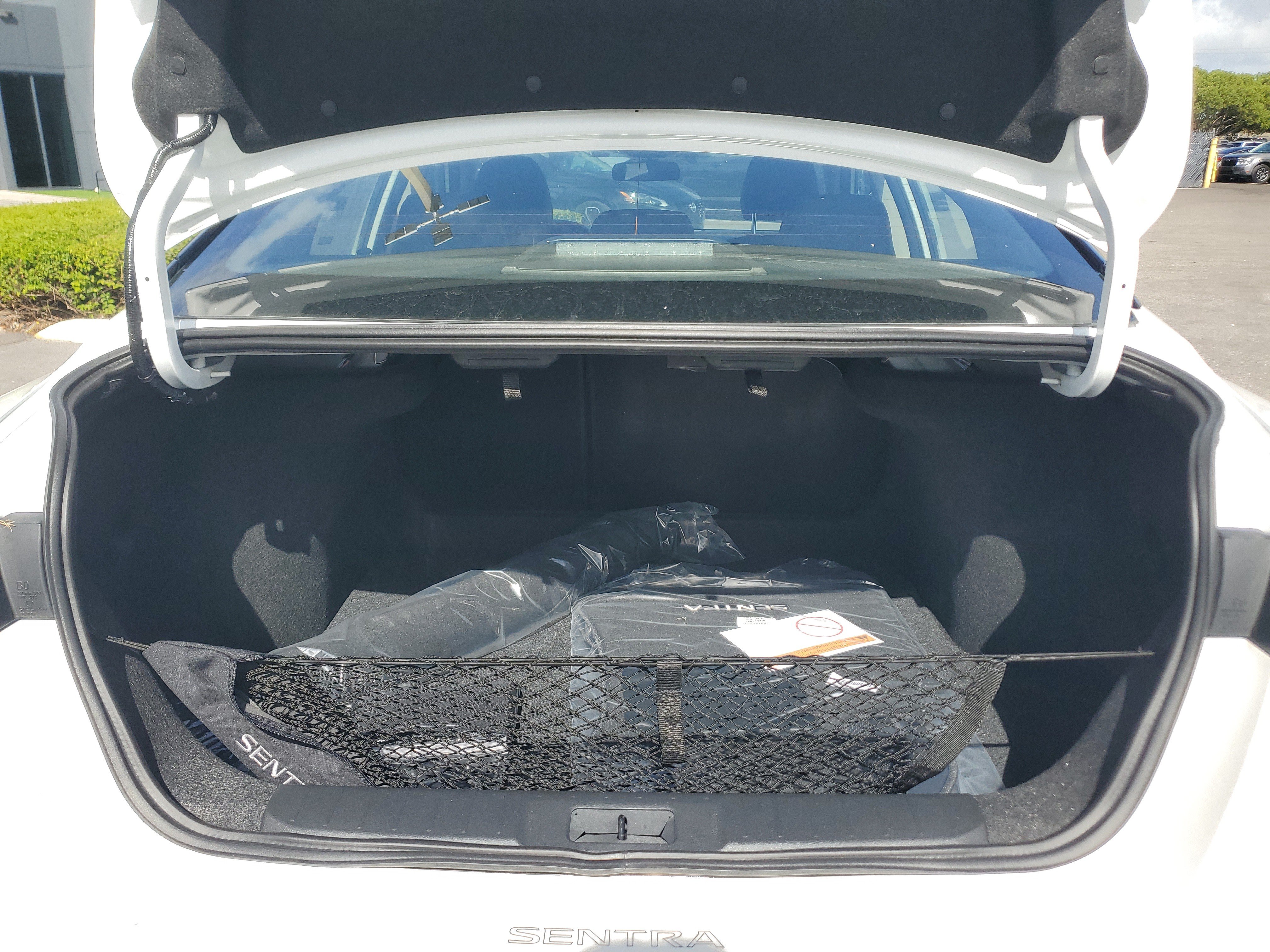 Used 2025 Nissan Sentra SR w/ SR Premium Package FWD image 24