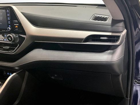 Used 2022 Toyota Highlander XLE image 26